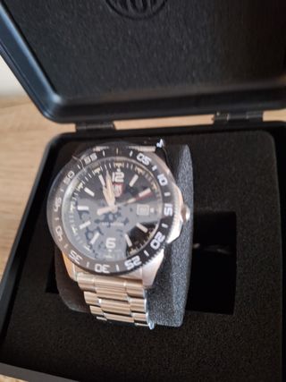 Reloj Luminox sin uso