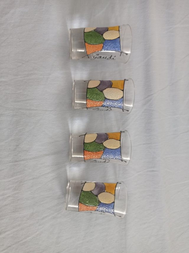4 Chupitos Gaudí decorados a mano.