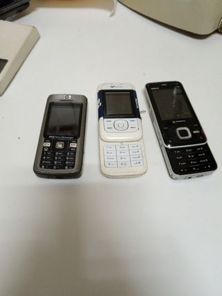 3 Teléfonos móviles antiguos