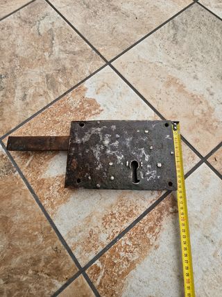 Cerradura antigua hierro