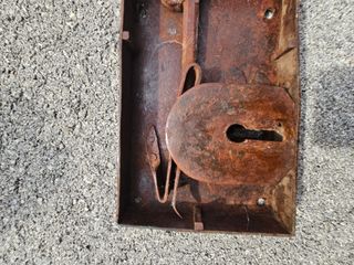 Cerradura antigua hierro