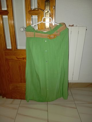Falda midi verde con cinturón