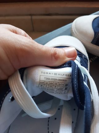 Scarpe Tommy Hilfiger ragazzo EUR 39 – Quasi nuove