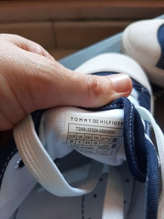 Scarpe Tommy Hilfiger ragazzo EUR 39 – Quasi nuove