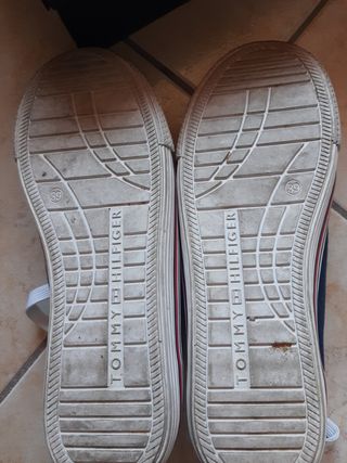 Scarpe Tommy Hilfiger ragazzo EUR 39 – Quasi nuove