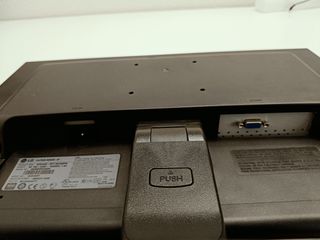 Monitor LG Flatron W2242S.