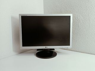 Monitor LG Flatron W2242S.