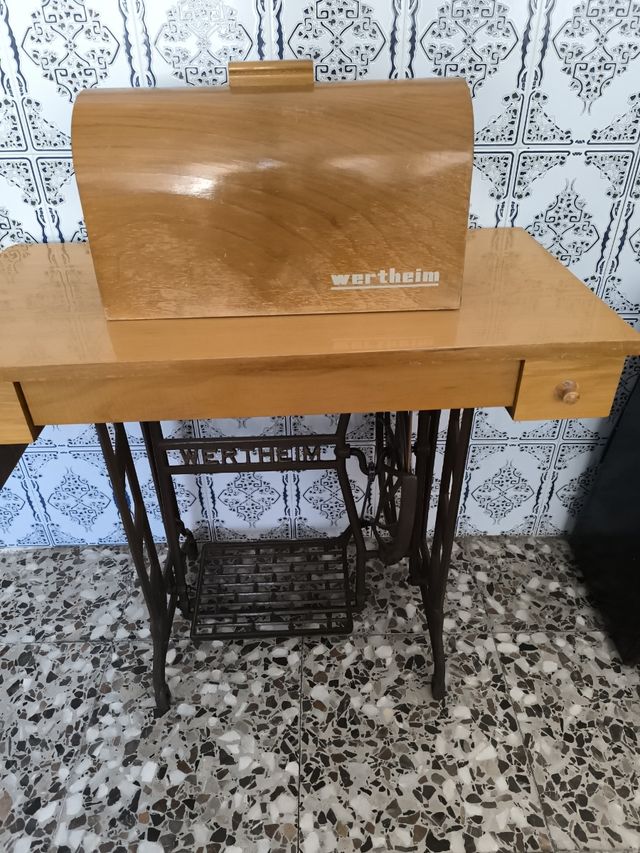 Máquina coser Wertheim antigua