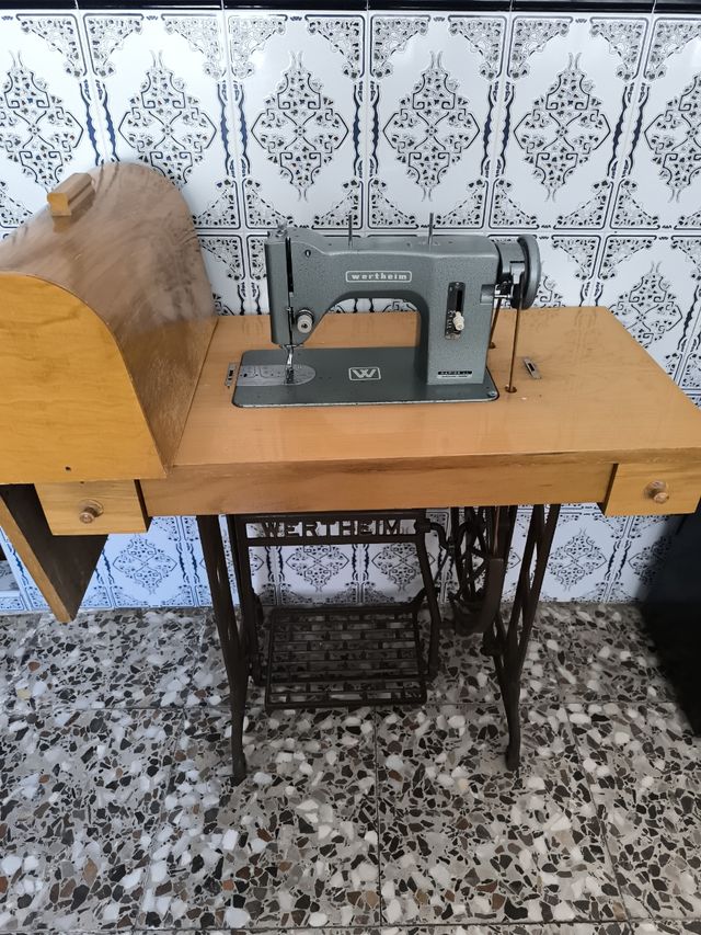 Máquina coser Wertheim antigua