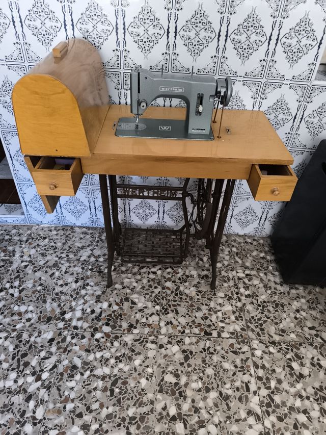 Máquina coser Wertheim antigua