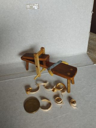 Banco de tallar en miniatura 