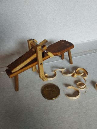 Banco de tallar en miniatura 