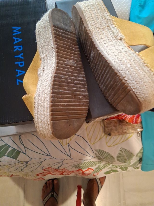 Zuecos Bullboxer amarillos