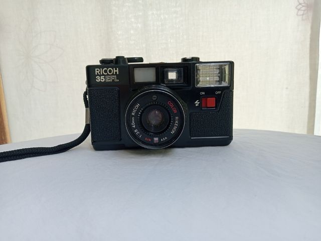 Ricoh 35 EFL: Fotocamera compatta