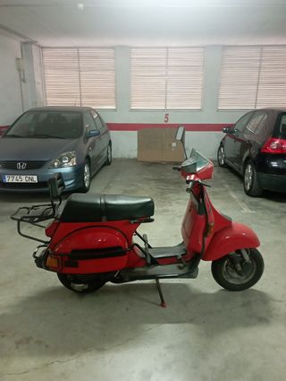 Vespa 125cc roja - clásica