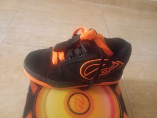 Heelys talla 32: Patines con ruedas nuevos 