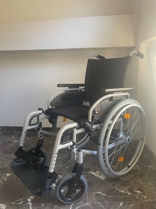 Silla de ruedas plegable ligera