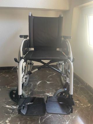 Silla de ruedas plegable ligera