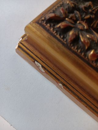 Cuadro antiguo con marco dorado