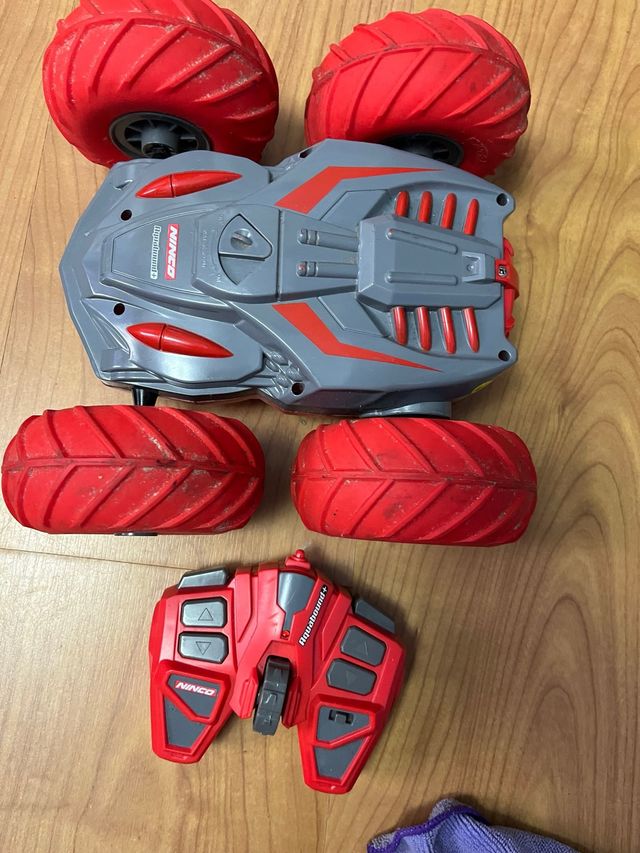 Coche anfibio4x4 teledirigido volteo 360° Ninco