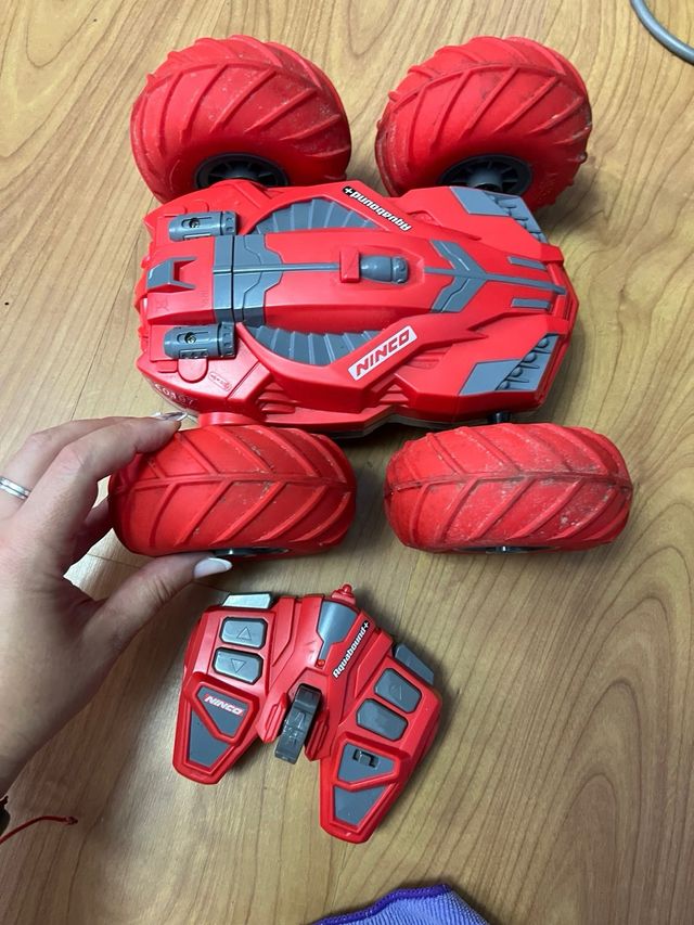 Coche anfibio4x4 teledirigido volteo 360° Ninco