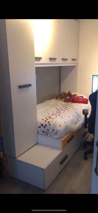 Cama nido beige y naranja