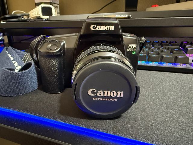 Canon EOS 1000F Cámara réflex