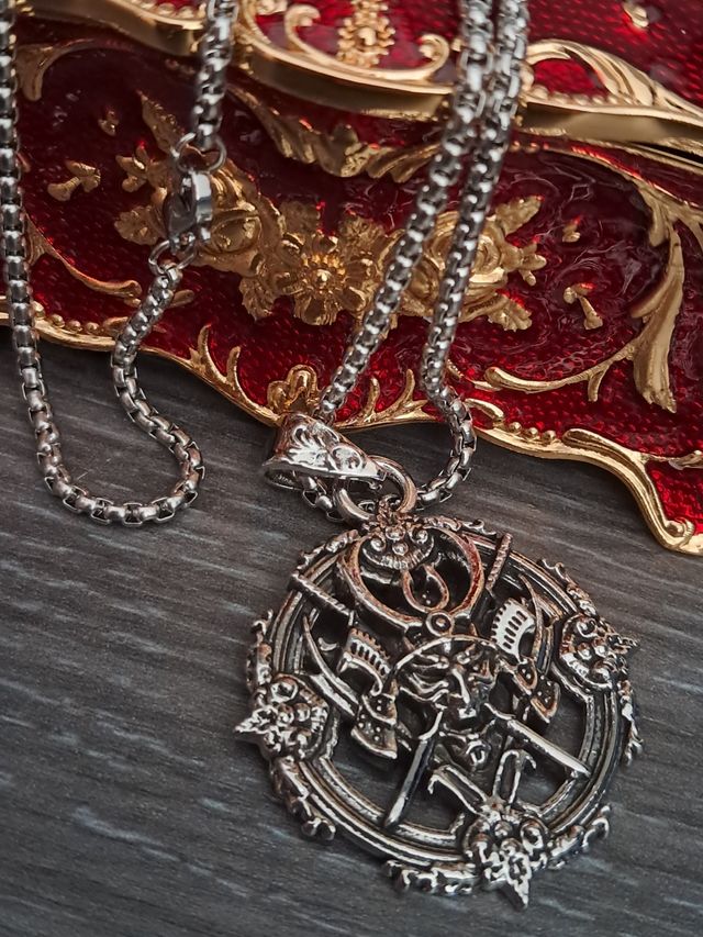 Collar Máscara Demonio Samurai