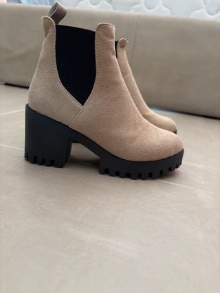 Stivaletti beige con tacco