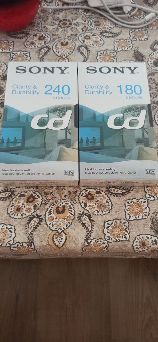 2 VHS SONY. 240-180 min