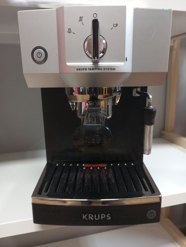 Cafetera Krups XP562 - Sistema Tamper