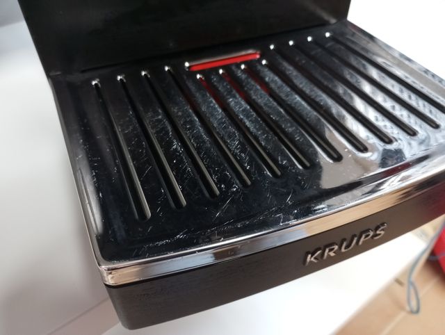 Cafetera Krups XP562 - Sistema Tamper