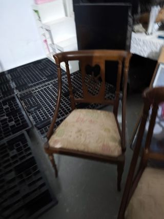 2 Sillas antiguas de madera