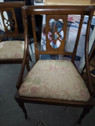 2 Sillas antiguas de madera