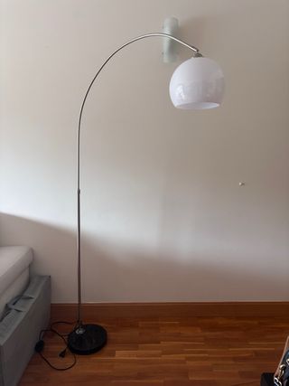 Lámpara arco pie mármol blanco