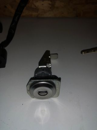 Clausura Honda CB125R - Cerradura