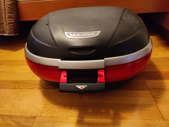 Baúl moto GIVI Maxia E52