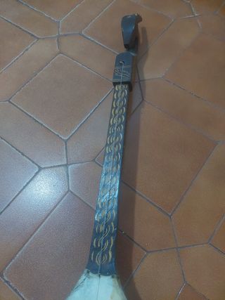 Laúd tallado a mano