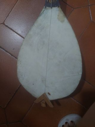 Laúd tallado a mano