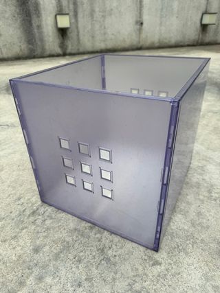 Caja almacenaje transparente morada para vinilos.