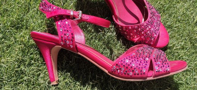 Sandalias raso, abalorios de piel. Talla 37