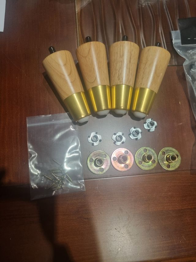 4 Patas Muebles - Doradas