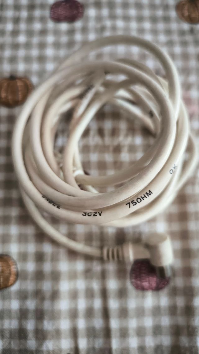 Cable coaxial 75Ohm 2m blanco.