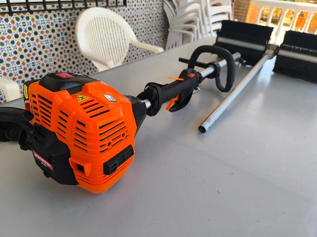 Desbrozadora Anova D226 con cepillo