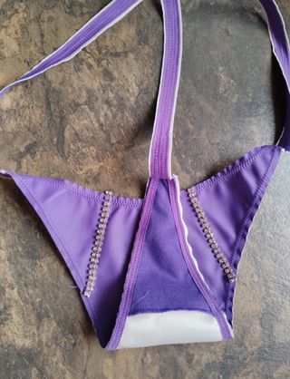 Bikini tanga morado nuevo