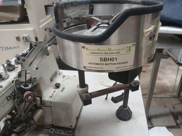 Máquina coser botones Brother