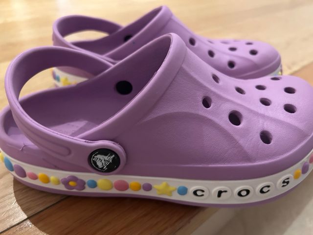 Crocs infantiles 33-34, morados