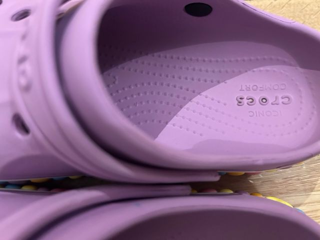 Crocs infantiles 33-34, morados