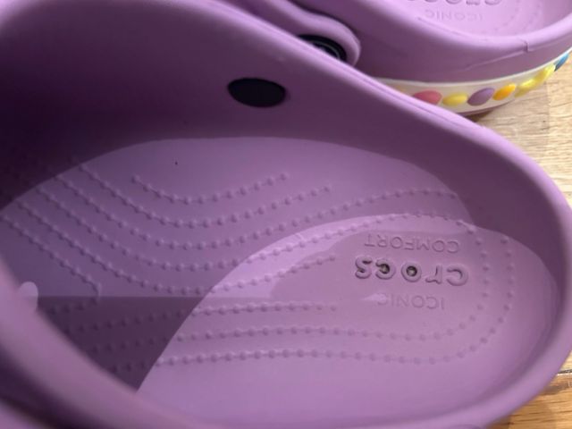 Crocs infantiles 33-34, morados