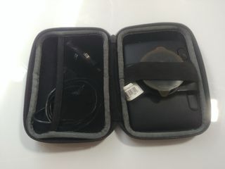 TomTom VIA 125 GPS  con neceser para guardarlo